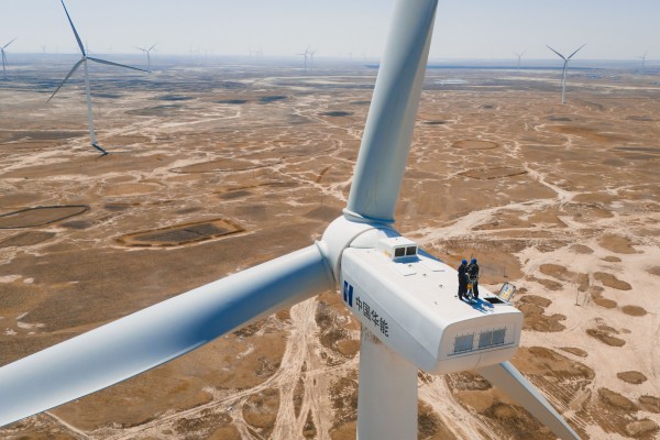 Workers inspect a wind turbine on April 23, in China’s Jilin province. Photo : Xinhua
Workers inspect a wind turbine on April 23, in China’s Jilin province. Photo : Xinhua
