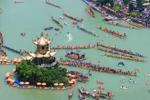 Dragon boat crews take part in a waterborne parade in Tongren, southwest China’s Guizhou province, ahead of the Dragon Boat Festival holiday. Photo: Xinhua
