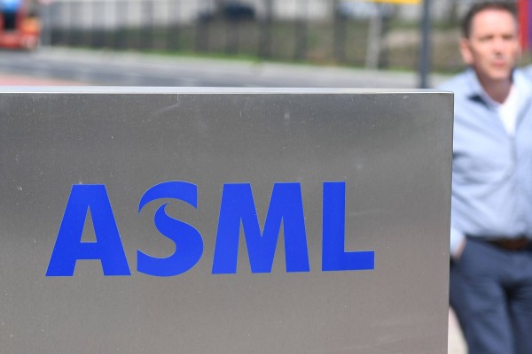 An employee walks past an ASML logo, the Dutch semiconductor equipment giant, at the company’s headquarters in Veldhoven on April 17, 2018. Photo: AFP