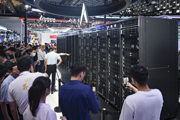Visitors crowd around Huawei’s Ascend AI chip-based CloudMatrix 384 at the 2025 World AI Conference in Shanghai on July 27, 2025. Photo: Xinhua
