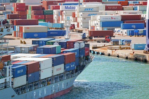 A cargo ship approaches Yantai port in eastern China’s Shandong province, a hub linked to Chinese‑financed shipping corridors connecting African port clusters. Photo: AFP