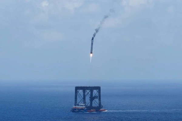 A drone photo shows the capturing of the returned first stage of the Long March-10B carrier rocket on a seaborne platform via a net-capture system, near Wenchang in southern China’s Hainan province on July 10. Photo: Xinhua via AP 