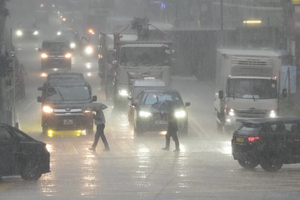 Heavy rain in Tsim Sha Tsui. Photo: Jelly Tse