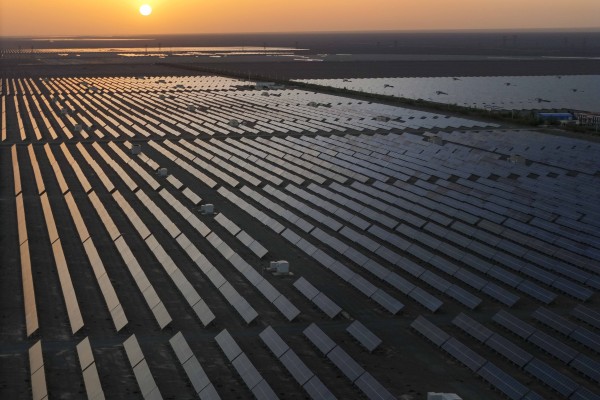 China’s goal is for large-scale clean energy projects in its arid regions to reach an installed capacity of 455GW by 2030. Photo: Xinhua