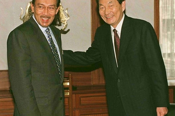Zhu Rongji pictured in 1996 with Anwar Ibrahim, who remembered the Chinese premier as a “good friend”. Photo: AFP 