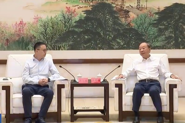 Guangdong party secretary Huang Kunming (right), welcomed Alibaba CEO Eddie Wu Yongming to Guangzhou on Thursday to sign a strategic cooperation framework agreement. Photo: itouchtv.cn Guangdong party secretary Huang Kunming (right), welcomed Alibaba CEO Eddie Wu Yongming to Guangzhou on Thursday to sign a strategic cooperation framework agreement. Photo: itouchtv.cn