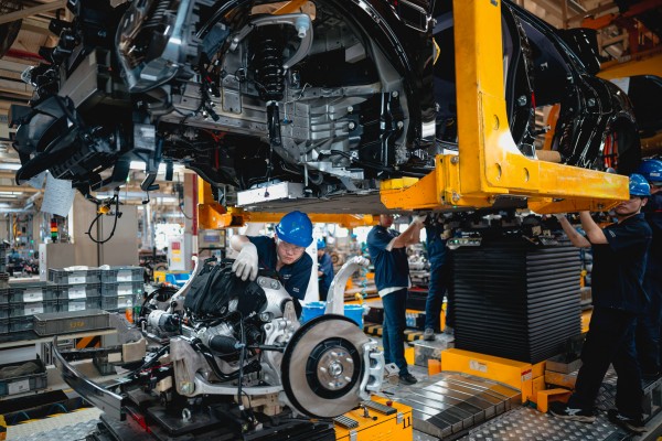 An electric vehicle assembly line in Chongqing, southwestern China. Photo: EPA