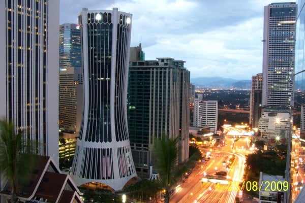 Malaysia’s Lembaga Tabung Haji headquarters (left) in Kuala Lumpur. Photo: Wikipedia Commons / 龍崎 Jeffrey Malaysia’s Lembaga Tabung Haji headquarters (left) in Kuala Lumpur. Photo: Wikipedia Commons / 龍崎 Jeffrey