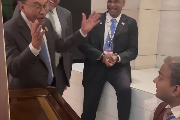 A still from a social media video of Anwar Ibrahim singing in New Delhi while at the Brics summit. Photo: X/AnwarIbrahim