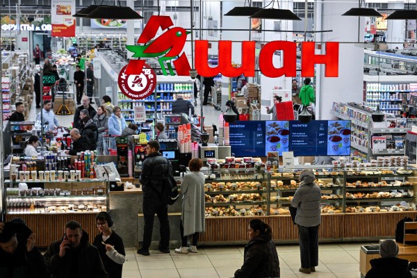 Customers shop at an Auchan supermarket in Moscow earlier this year. French retailer Auchan was among the Western brands whose assets were seized by the Kremlin last week. Photo: AFP