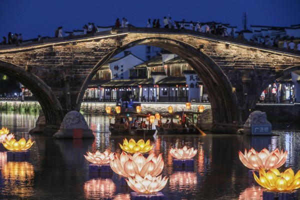 Tourists visit Tangqi town in Hangzhou, eastern China’s Zhejiang province. Photo: Xinhua