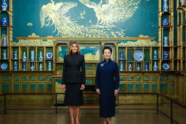 US first lady Melania Trump and Chinese first lady Peng Liyuan visit the  Smithsonian’s National Museum of Asian Art in Washington on Thursday. Photo: Xinhua