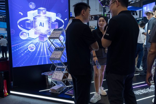 Visitors chat during the World AI Conference in Shanghai on July 17. Photo: AP
