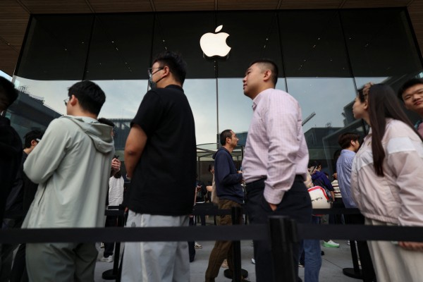 People line up outside an Apple Store as the new iPhone 18 Pro series smartphones go on sale in Beijing on September 18. Photo: Reuters
