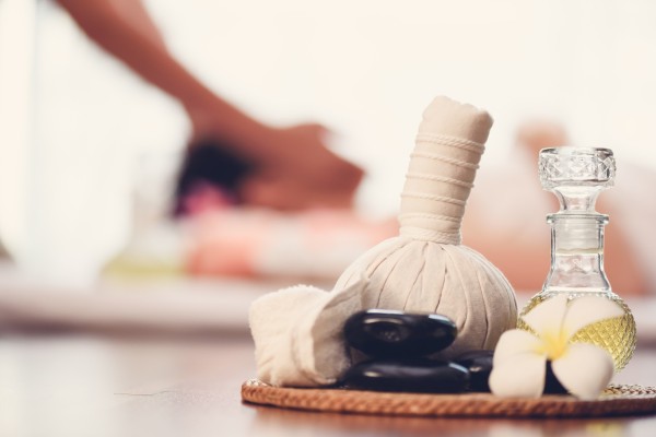Potlis have been all the rage in Indian households once again as a do-it-yourself therapy. Photo: Getty Images/iStockphoto