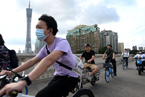 A group of cyclists take a tour around Guangzhou. Photo: AFP