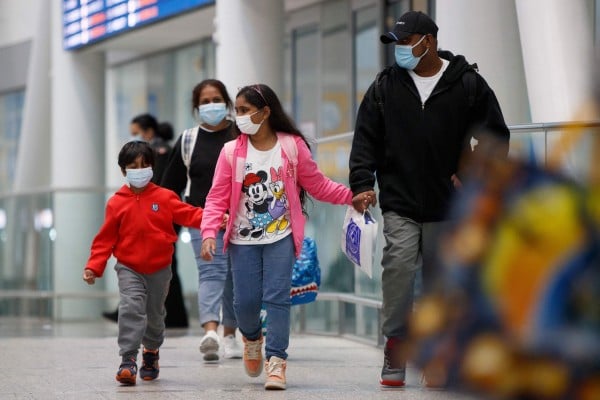 Supun Thilina Kellapatha and his family arrive in Toronto, Canada, as refugees on September 28, 2021. Photo: AFP