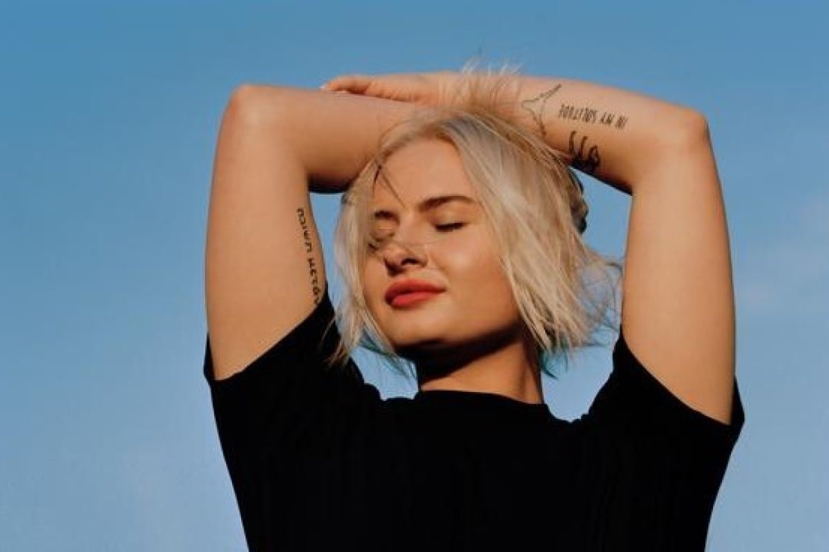 British singer-songwriter Låpsley discusses how she's connecting with her fans during Covid-19.