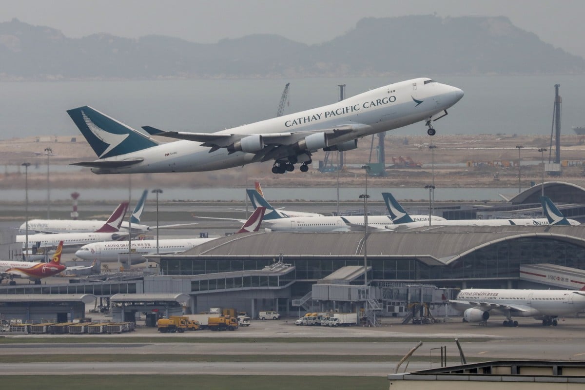 Hong Kong's flagship airline, Cathay Pacific, has been suffering losses due to the coronavirus pandemic.