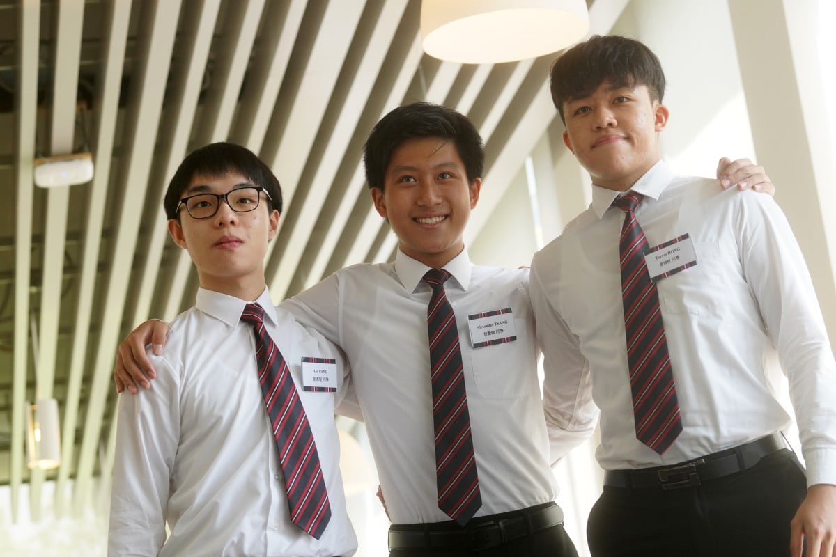 Leo Pang Yin-ching, Alexander Tsang Hing-lun and Torres Hong Cheuk-wun of Diocesan Boys’ School all achieved the maximum score of 45 points on the IB exam. Photo: SCMP / Winson Wong
