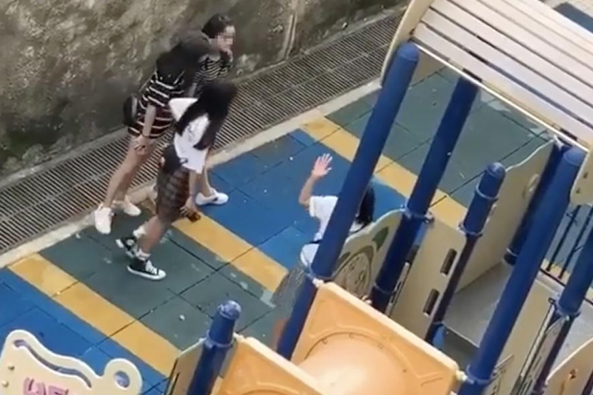 A group of girls appear to confront another girl during an altercation at a Hong Kong housing estate. Four teenagers have been arrested over the dispute. Photo: YouTube.