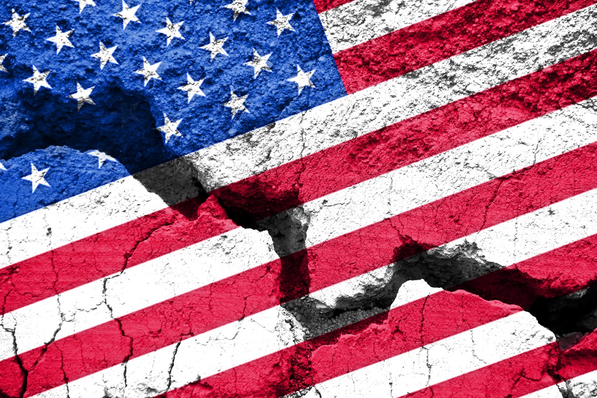Politics in America are sharply divided, and many people have trouble coming to a middle ground.