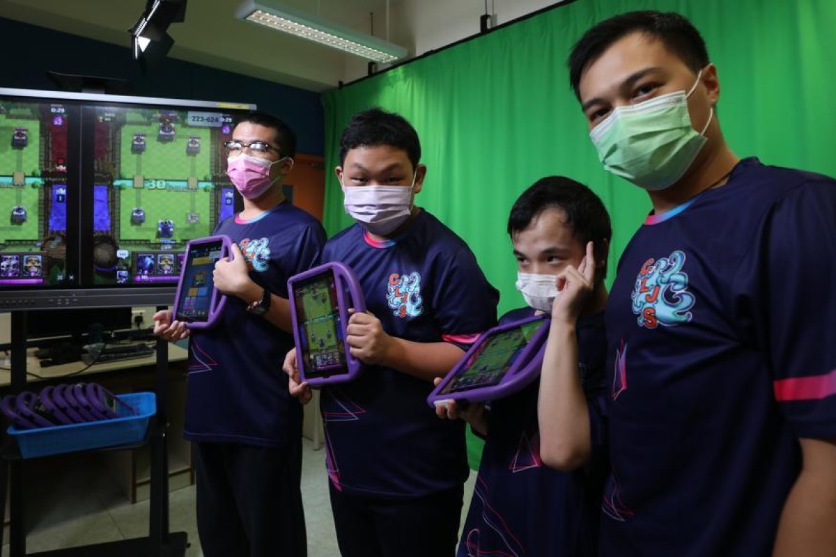(L-R) Tam Man-wa (student); Tam Kwong-kit (student); Poon Shu-chiu (student); and Ken Li Siu-ting, teacher of Caritas Lok Jun School in Tai Wai, photographed at the school’s multimedia lab. Photo: SCMP/Xiaomei Chen