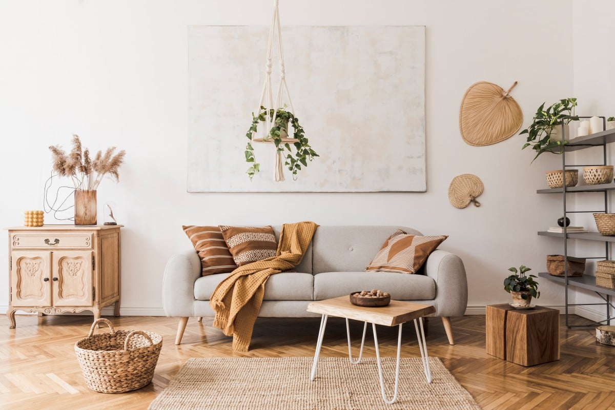 Use these tips to transform your messy flat into one that's clean and organised .