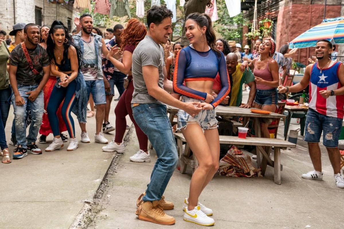 Anthony Ramos and Melissa Barrera play the romantic leads in "In the Heights". Photo: @CinemaBlend/ Twitter