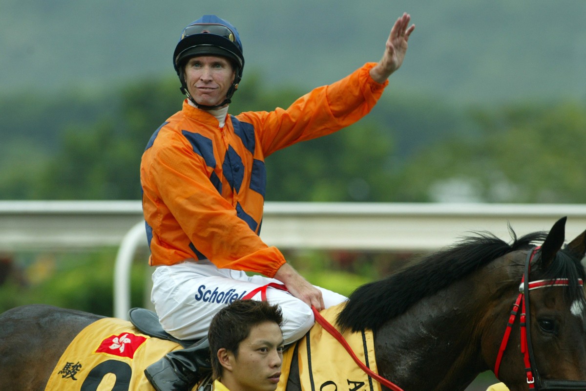 Glyn Schofield returns after winning the 2004 QE II Cup aboard River Dancer at Sha Tin. Photos: Kenneth Chan