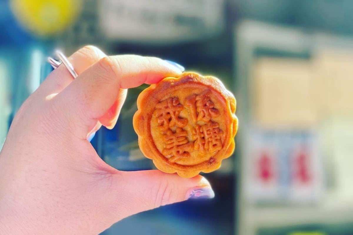 In Sai Ying Pun, Wah Yee Tang Cake Shop makes mooncakes moulded with Chinese characters that read, “I am a ginger candy”, which refers to fans of Keung To. Photo: Wah Yee Tang Cake Shop