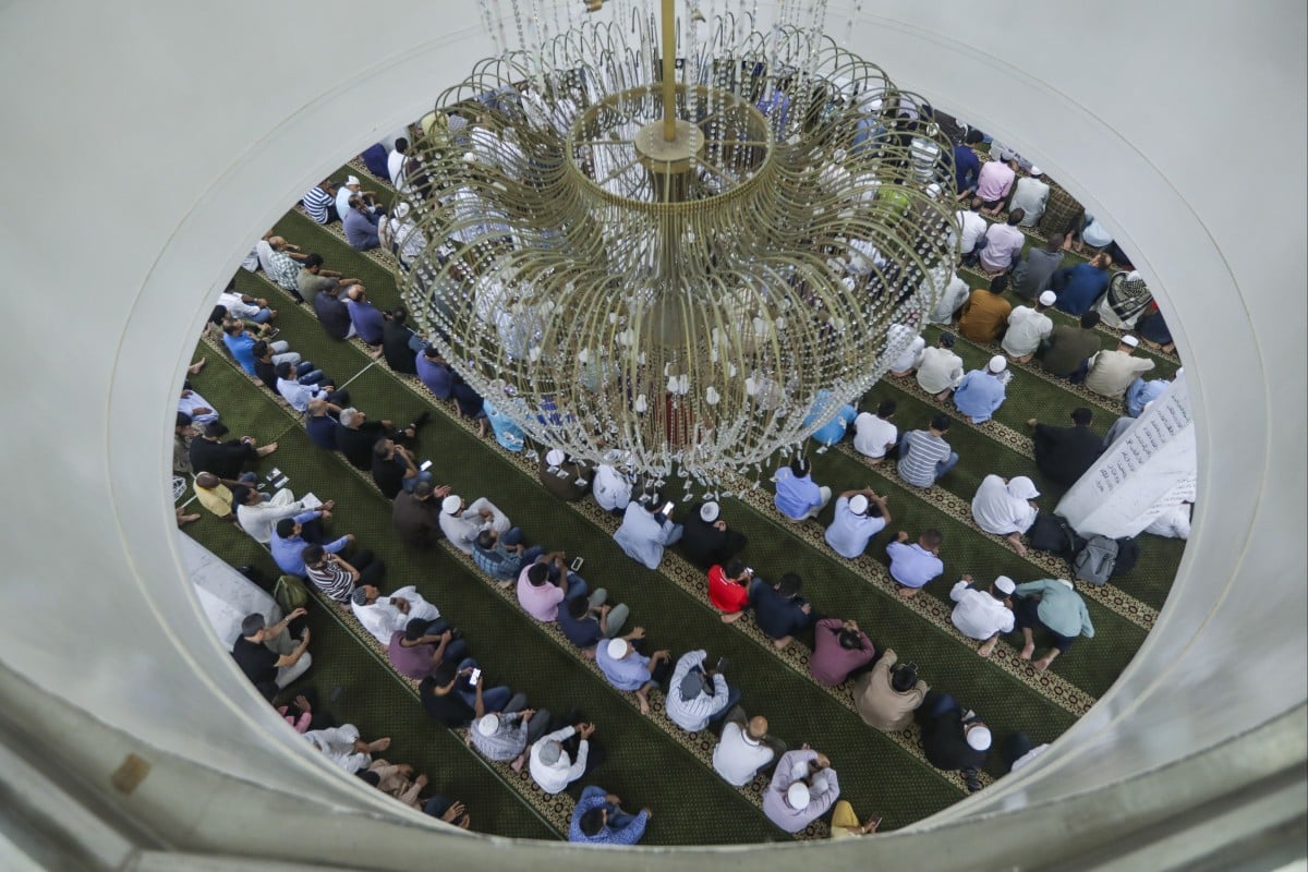 Muslims in Hong Kong pray during Ramadan, the holiest month of the year, at Kowloon Mosque in Tsim Sha Tsui. Although Hong Kong prides itself on its diversity, discrimination still exists, especially against South Asians. Photo: Xiaomei Chen