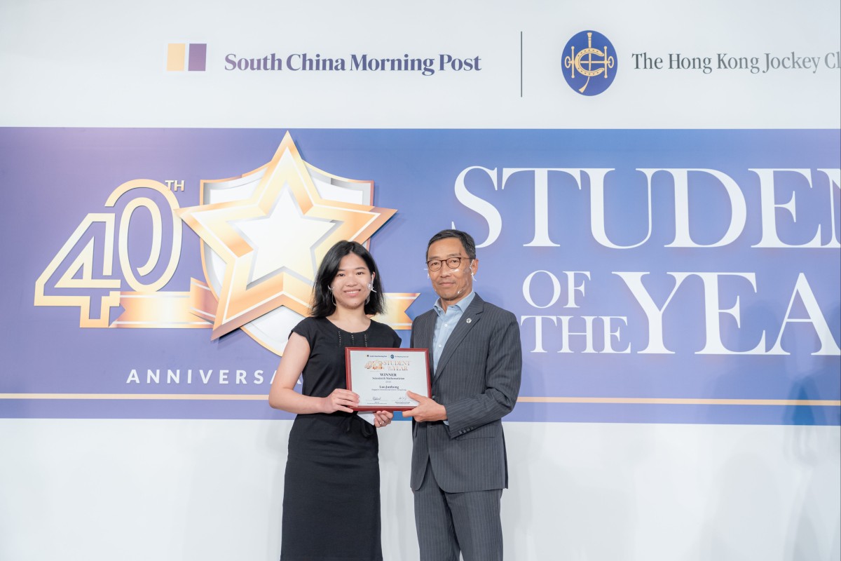 Luo Junhong (left) is the 2021 winner of the Student of the Year Scientist and Mathematician award. Photo: SCMP