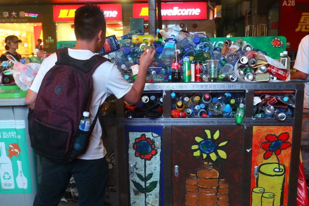 Until December 29, Hong Kong residents can submit their views on a proposal to ban single-use plastic. Photo: Edmond So