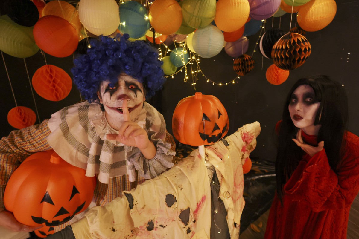 Models Karus Lai Chun-ming (left) and Evelyn Lau Tsz-ting (right) rehearse for Halloween at Sugar Street studio in Causeway Bay. Photo: SCMP/ May Tse
