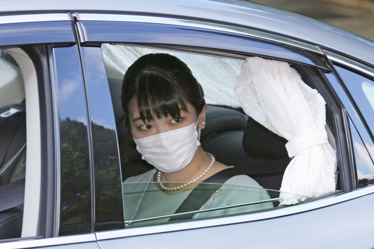 Japanese Princess Mako leaves her family’s residence in the Akasaka Estate in Tokyo on Oct. 26, 2021. The Imperial Household Agency submitted legal paperwork the same day to register her marriage to her commoner boyfriend Kei Komuro on their behalf. Photo: Kyodo