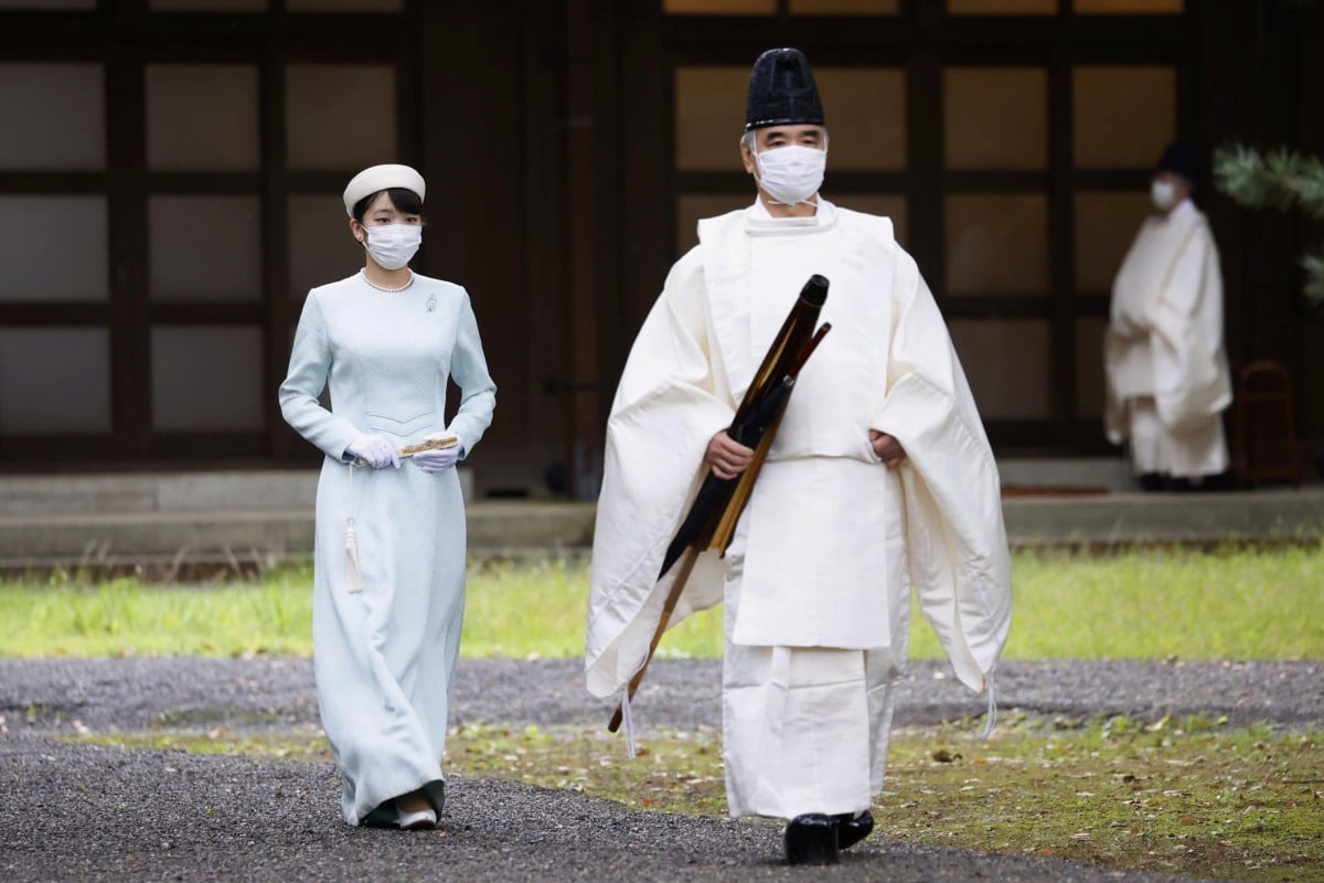 Princess Mako heading to offer prayers at the Imperial Palace Sanctuaries in Tokyo earlier this month, ahead of her marriage. Photo: Kyodo