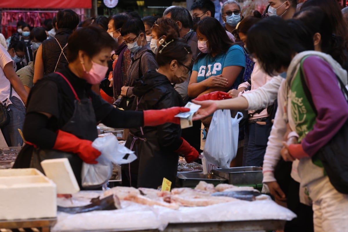 These Cantonese phrases are especially useful if you’re shopping at a wet market. Photo: K.Y. Cheng