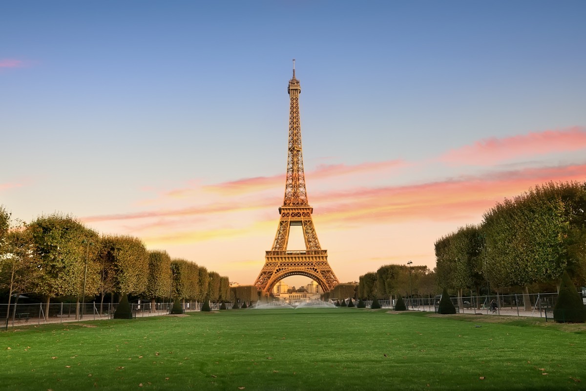 Victor Lustig’s scheme to sell the Eiffel Tower has become one of his most notorious scams. Photo: Shutterstock