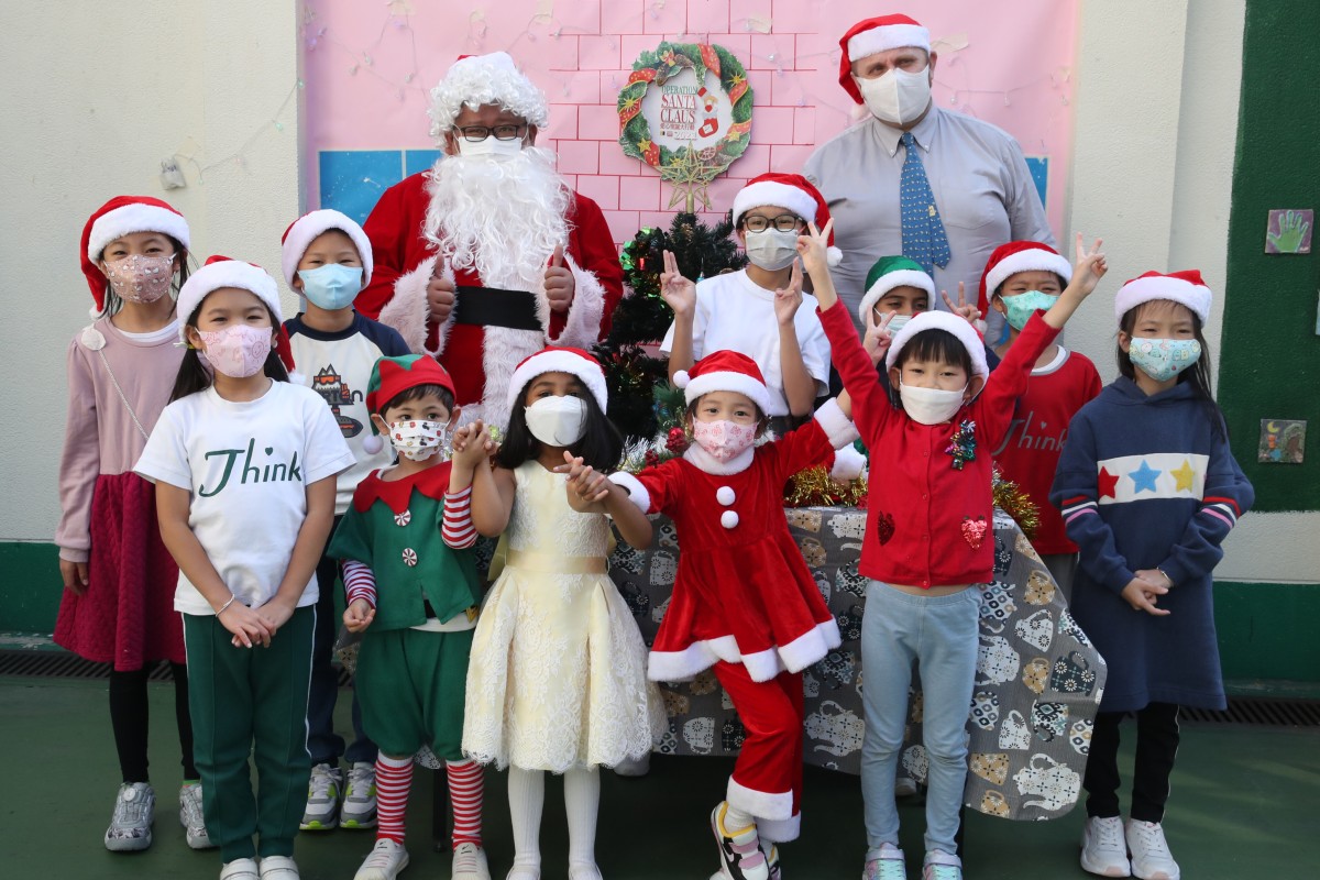 Santa with Robert Burns (back right), Think International School’s head of primary, and pupils. Photo: Edmond So