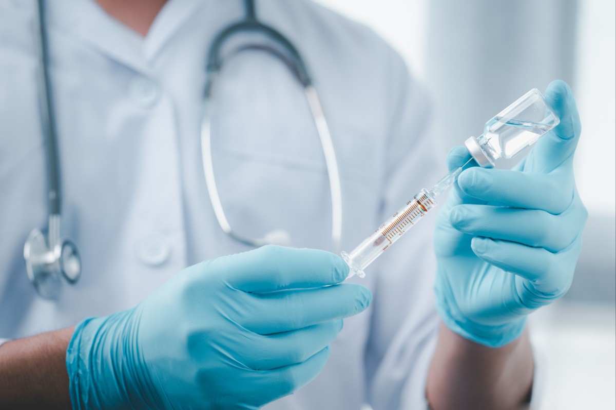 People have started getting a third dose of the coronavirus vaccine in order to protect against the Omicron variant. Photo: Shutterstock
