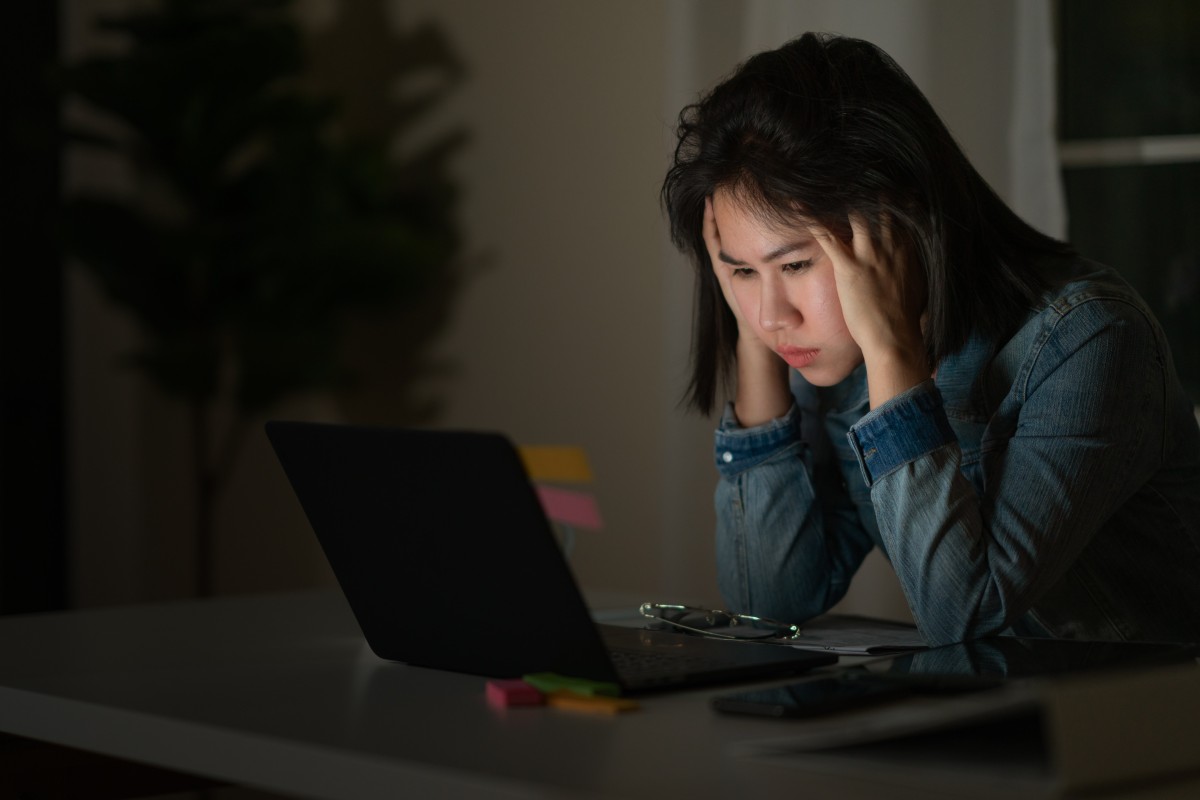 Instead of assuming the worst when friends don’t respond right away to your messages, try to steer away from negative self-talk and reflect on the situation. Photo: Shutterstock