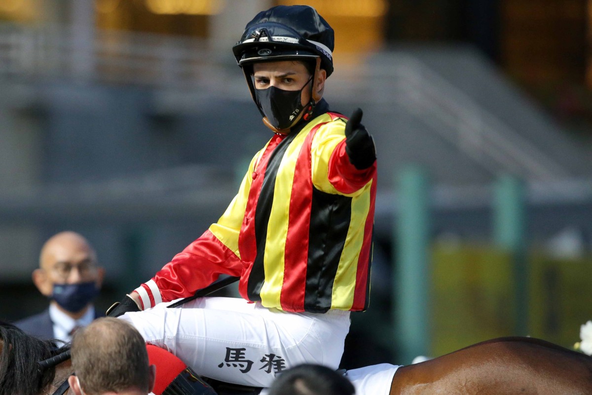 Thumbs up from Ruan Maia after Navas Two extends his winning run at Sha Tin. Photo: HKJC