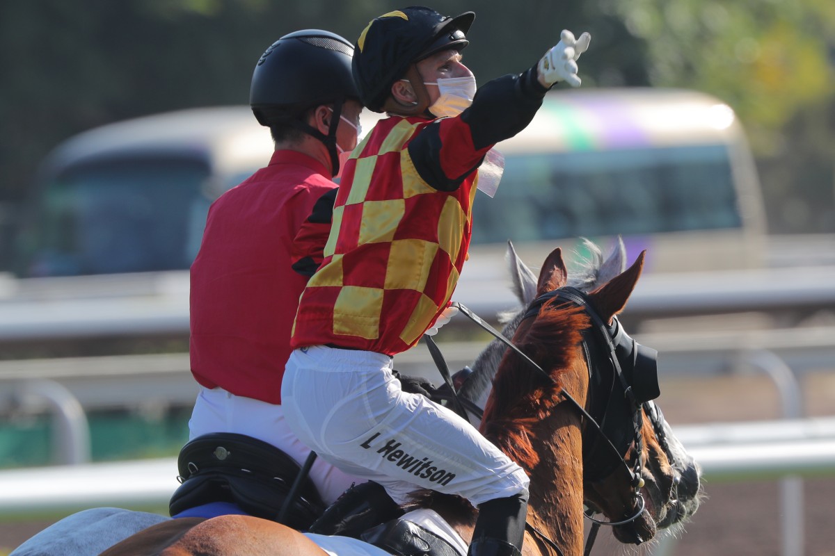 Lyle Hewitson celebrates his only Hong Kong win this season aboard Valiant Elegance. Photo: Kenneth Chan