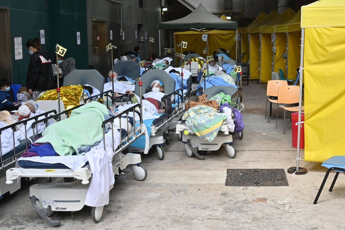 Because the city’s hospitals are overwhelmed by the fifth wave, some Covid-19 patients are having to wait outdoors before being admitted. Photo: AFP