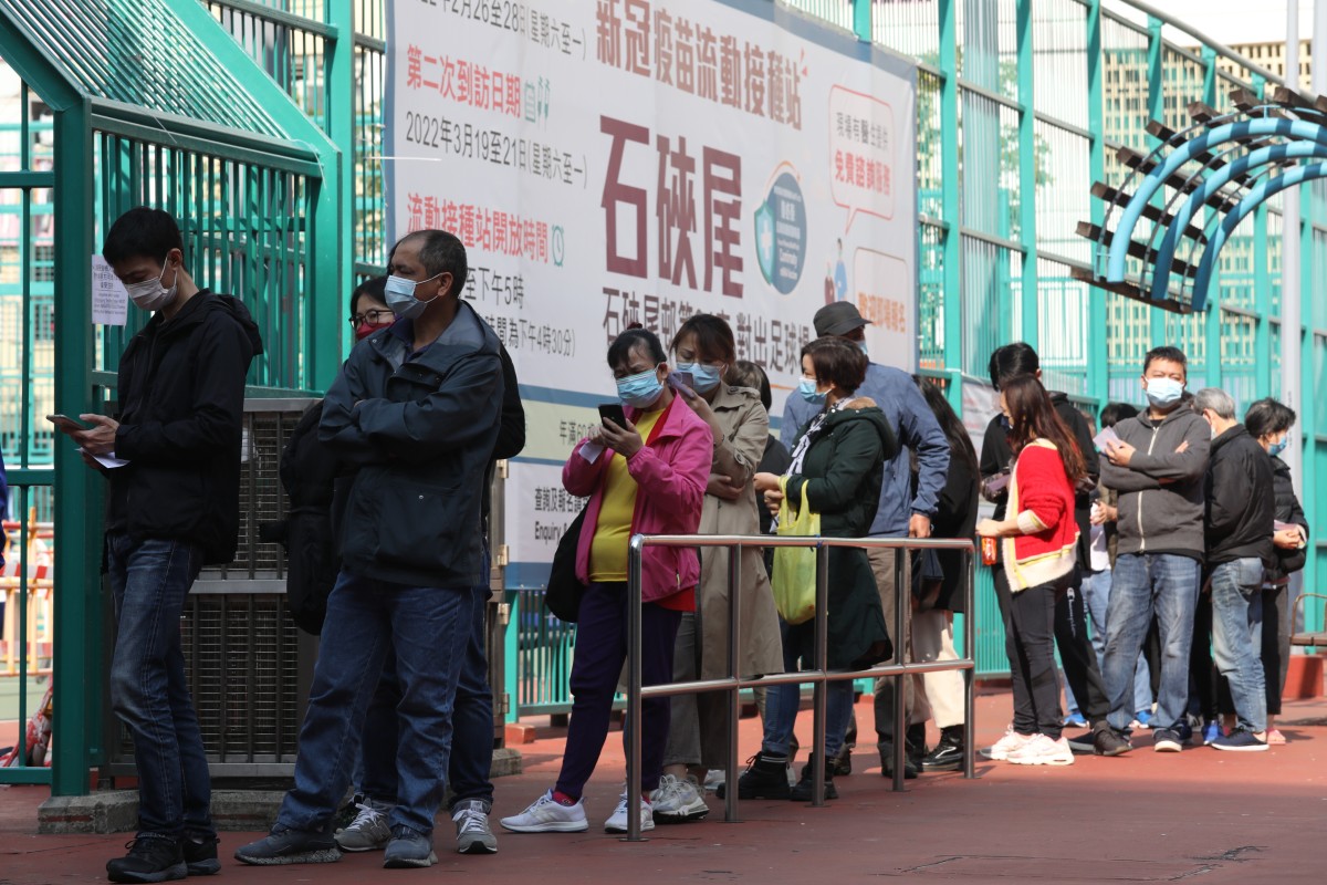 People queue up to receive the BioNTech coronavirus vaccine at a mobile vaccination station in Shek Kip Mei. Photo: Yik Yeung Man
