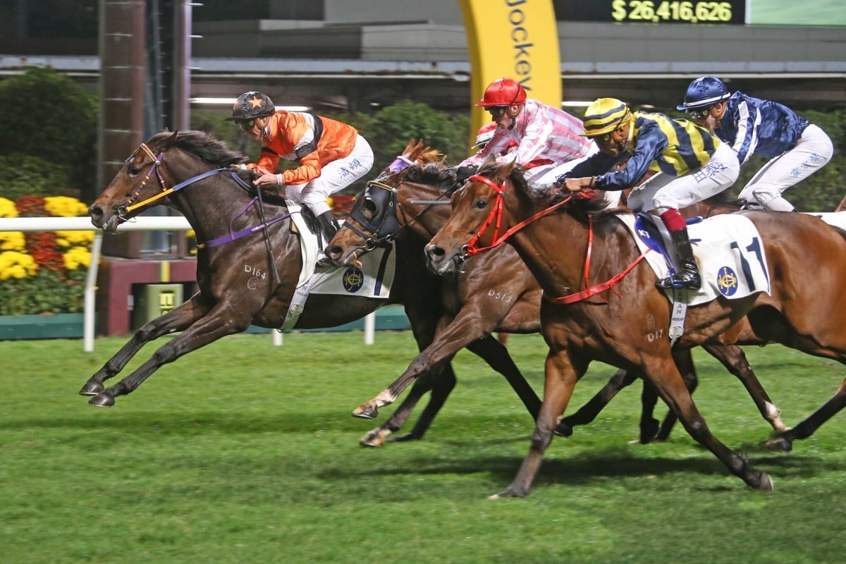 Dragon Pride (left) wins for the second time this season at Happy Valley under Zac Purton. Photo: HKJC