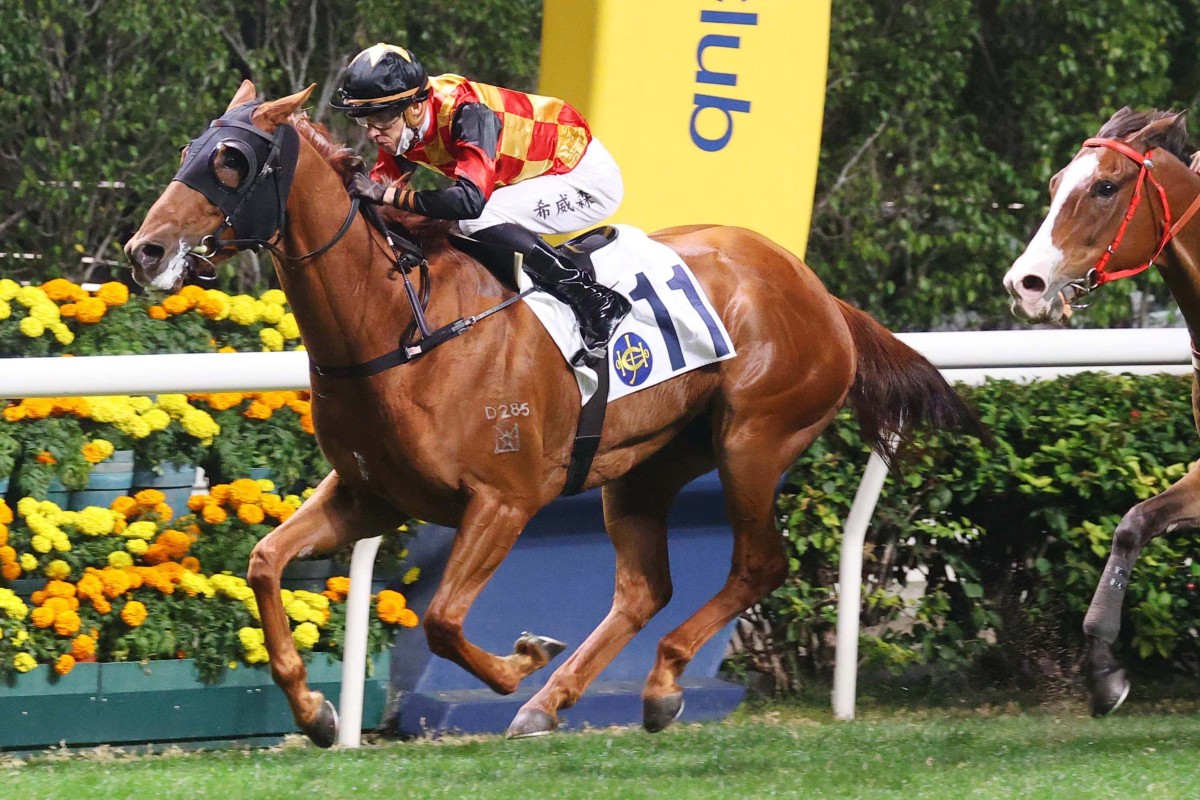 Lyle Hewitson passes the post in front aboard Valiant Elegance for his first win since December 5. Photo: HKJC