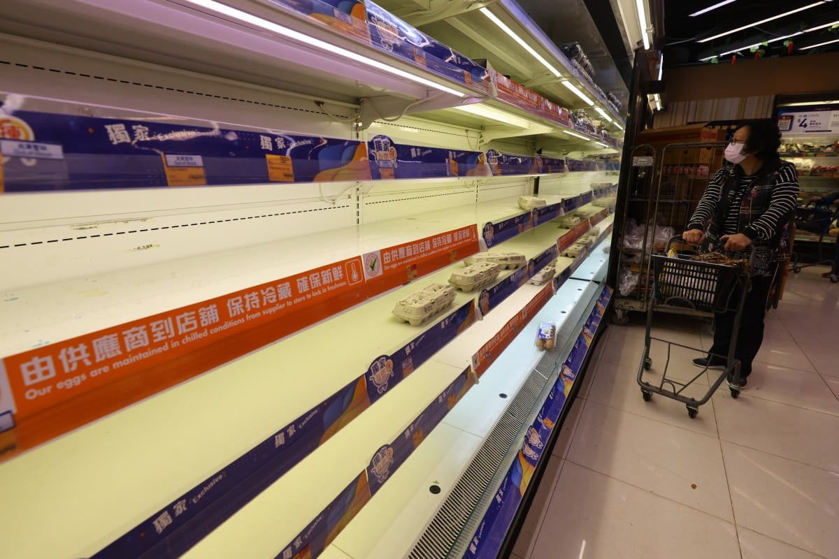 Some Hongkongers have been stockpiling basic goods and cleaning out supermarket shelves in fear of a potential lockdown. Photo: Dickson Lee