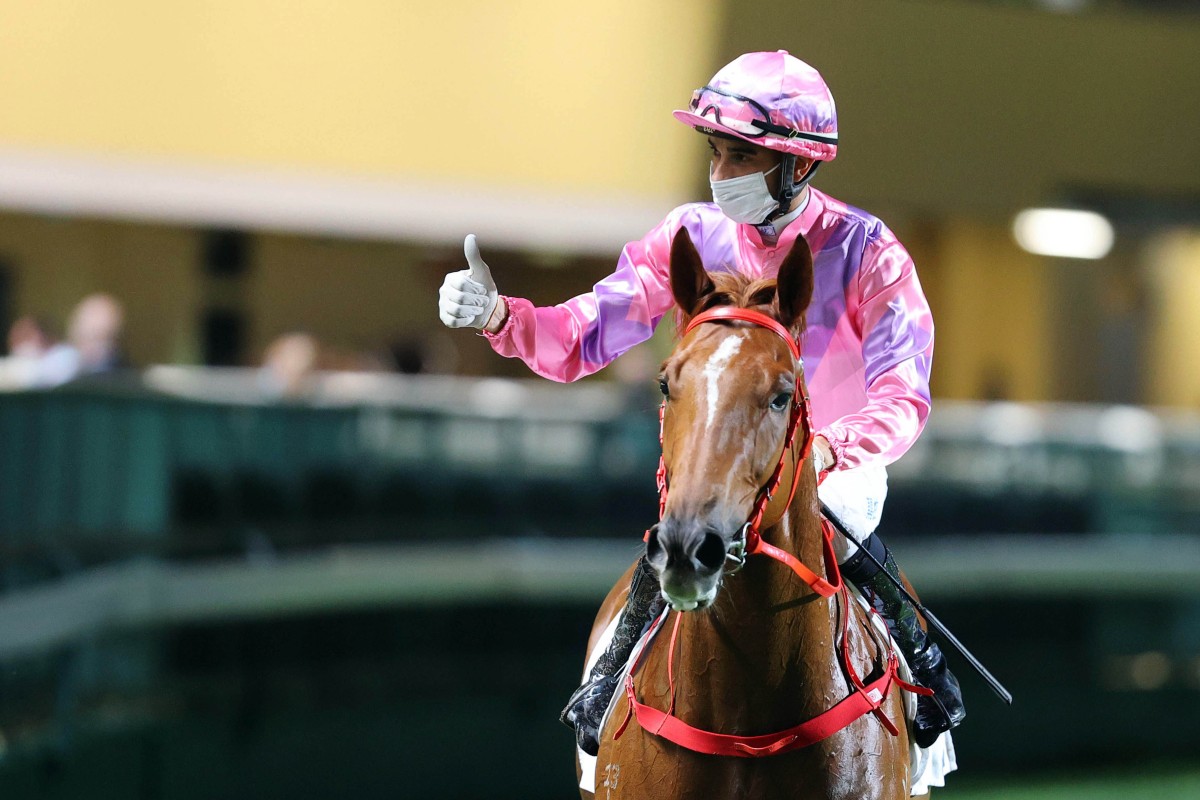 Thumbs up for Joao Moreira as he brings up a four-timer aboard Eason at Happy Valley. Photo: HKJC